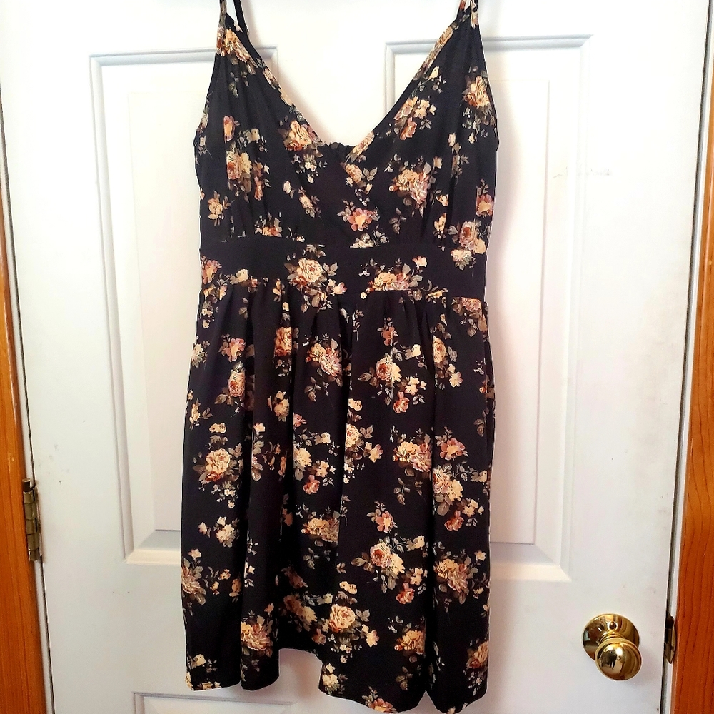 Super cute Shein black floral zip up dress. Adjustable spaghetti straps. Small.